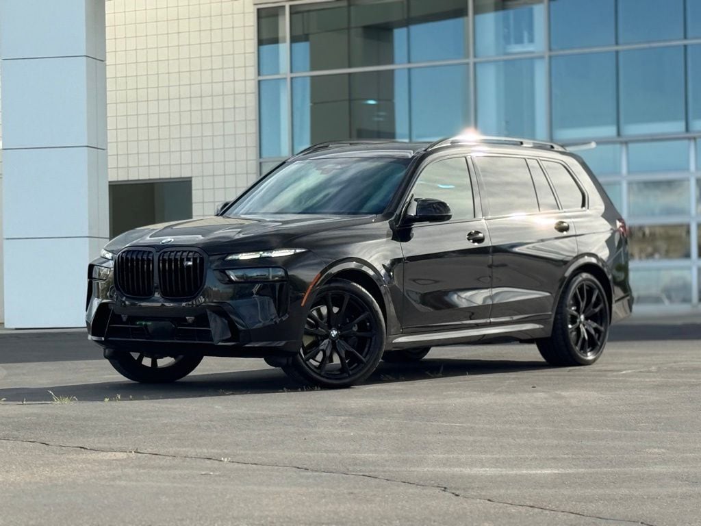 2025 BMW X7 M60i's photo