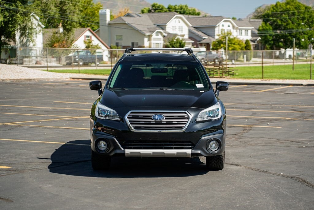 2017 Subaru Outback 3.6R Touring photo 2