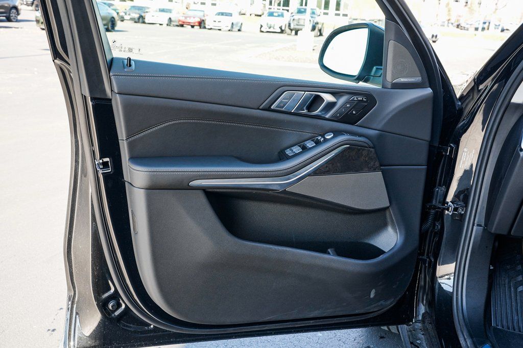 2026 BMW X7 40i - Photo 9