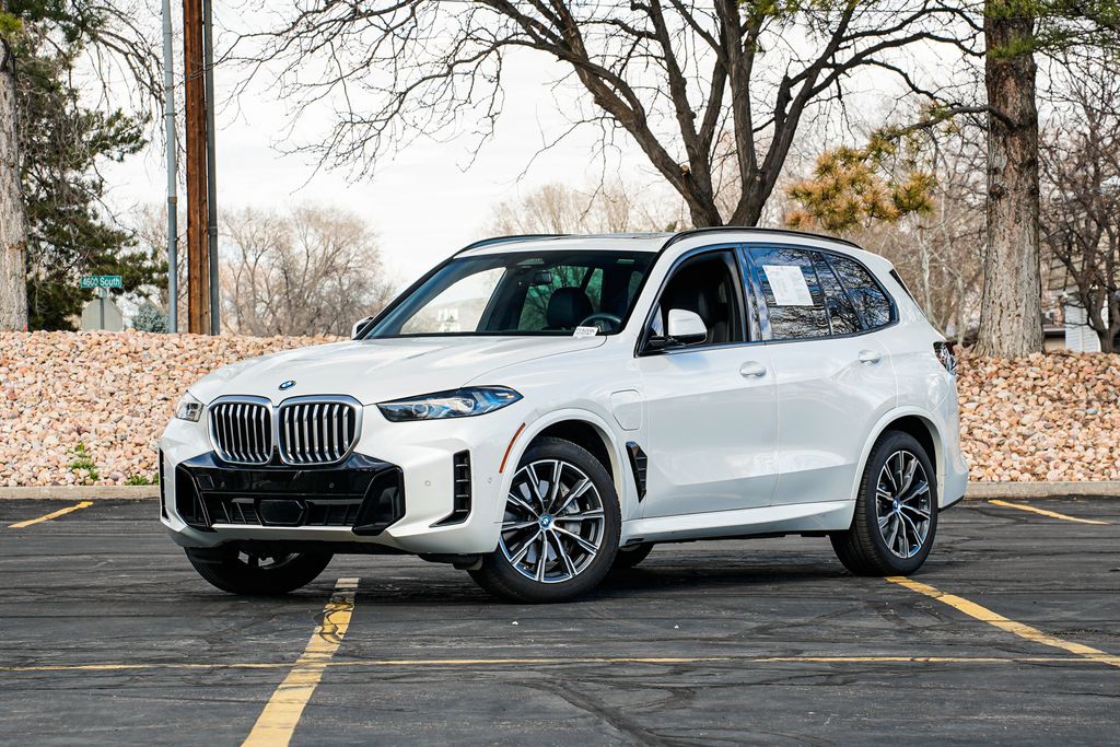 2025 BMW X5 xDrive50e's photo