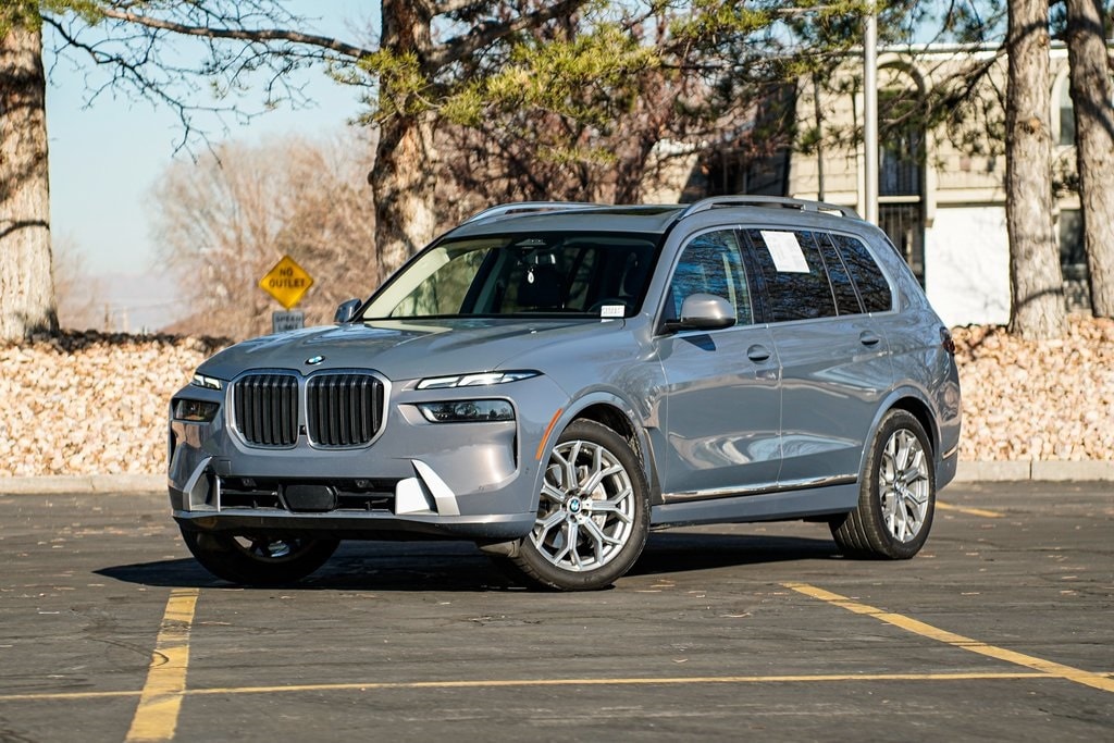 2023 BMW X7 40i's photo