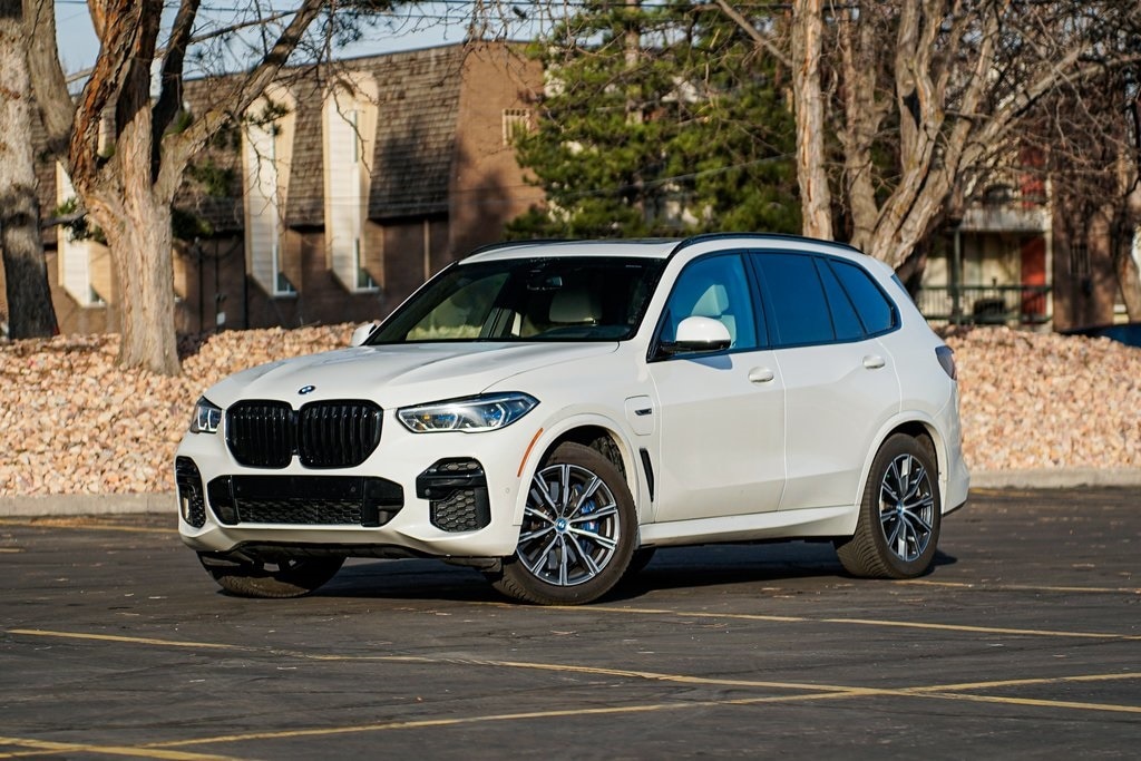 2022 BMW X5 45e's photo