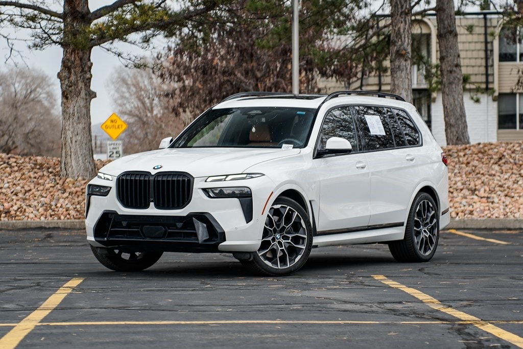 2023 BMW X7 40i's photo