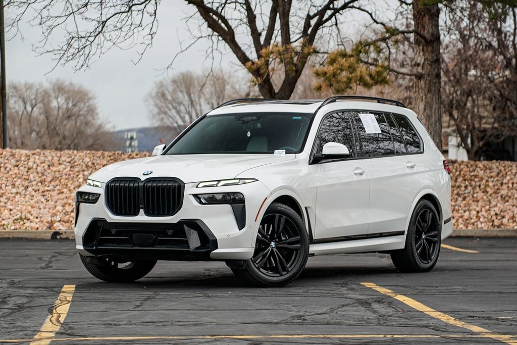 2023 BMW X7 40i's photo