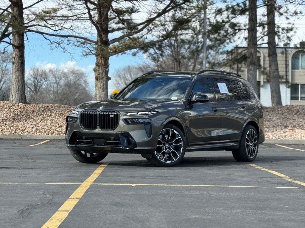 2025 BMW X7 M60i's photo