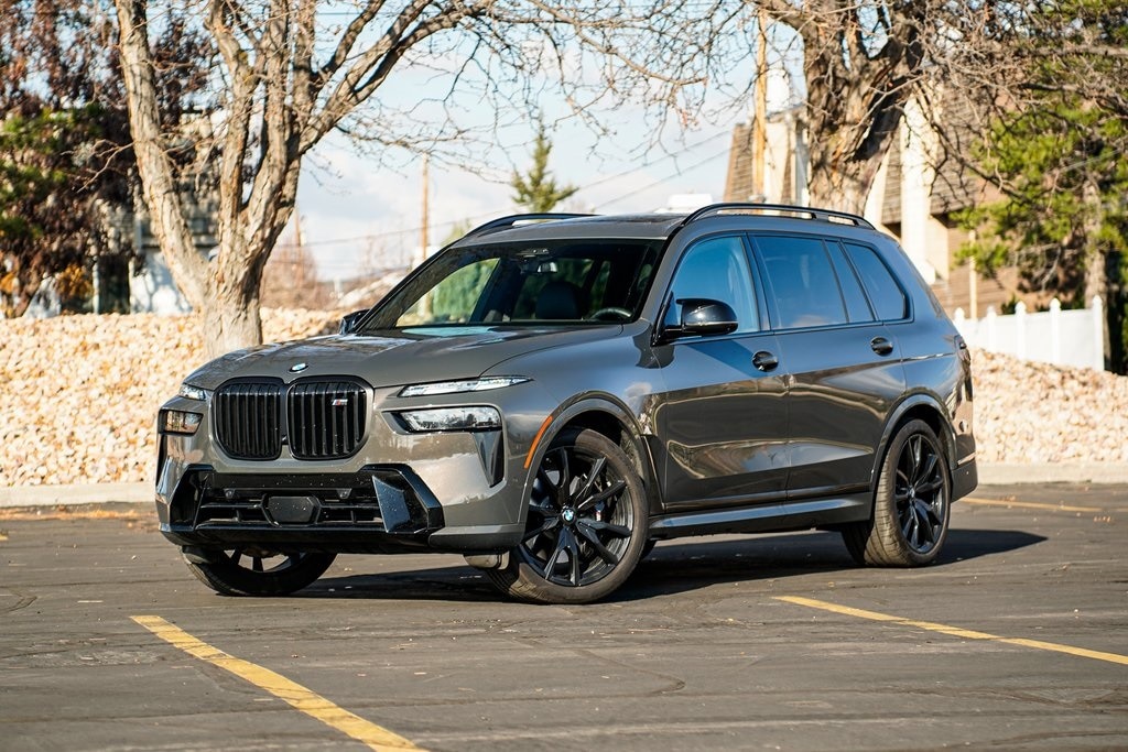 2025 BMW X7 M60i's photo