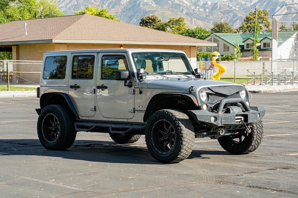 2017 Jeep Wrangler Unlimited Sahara photo 3