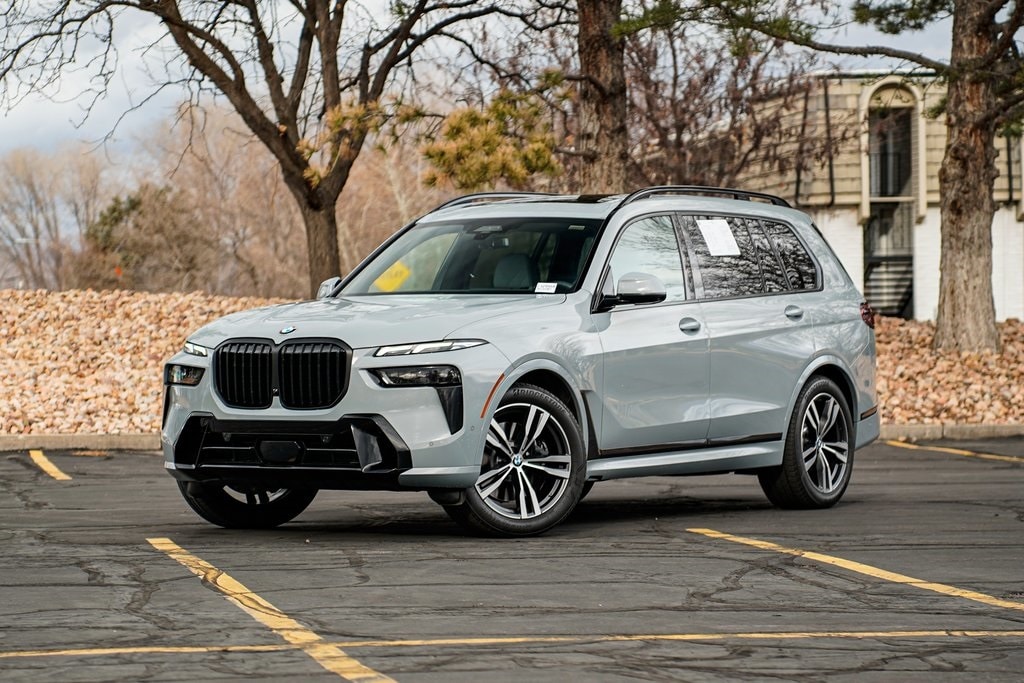 2025 BMW X7 40i's photo