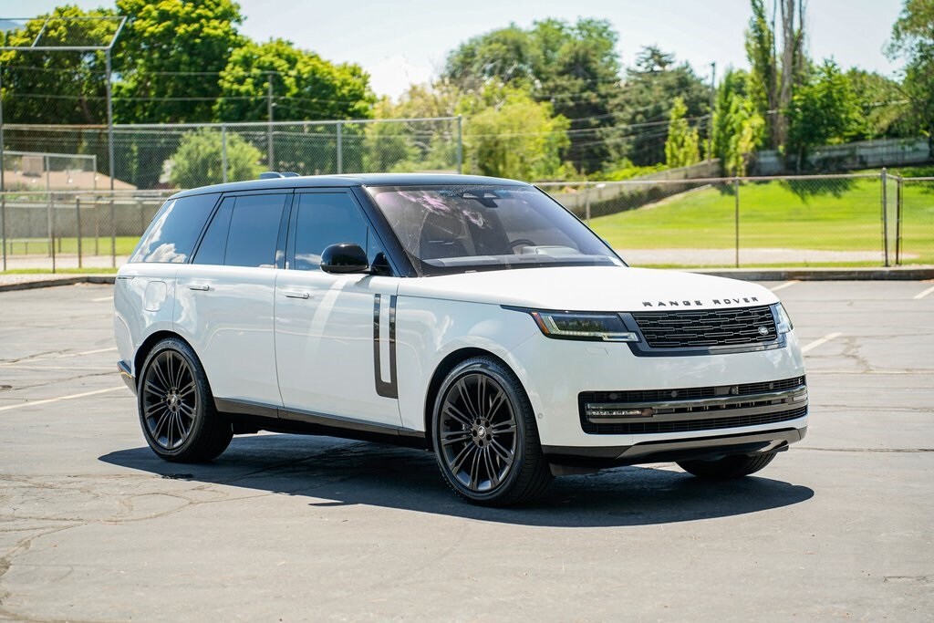 2023 Land Rover Range Rover SE photo 2