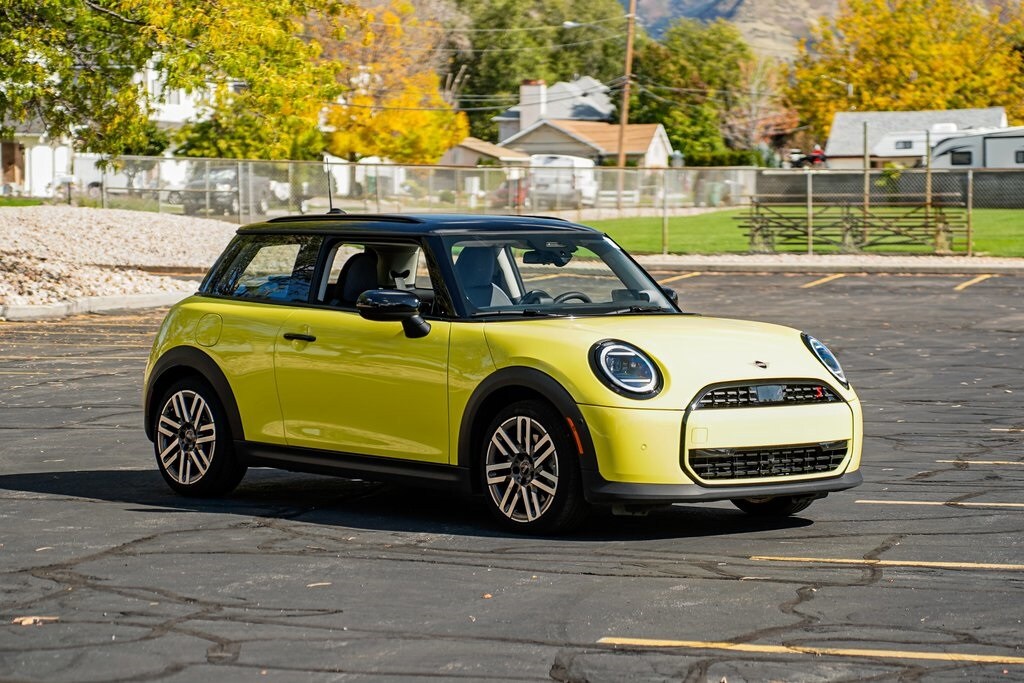 2025 Mini Cooper 2 Door Hardtop Signature photo 3