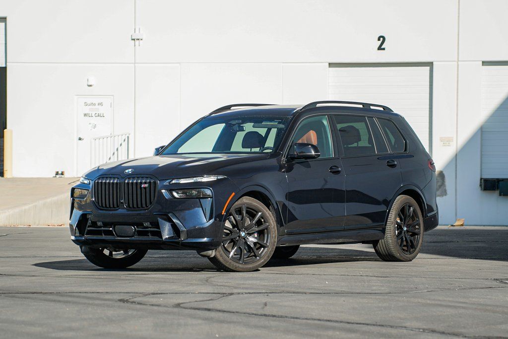 2025 BMW X7 M60i's photo