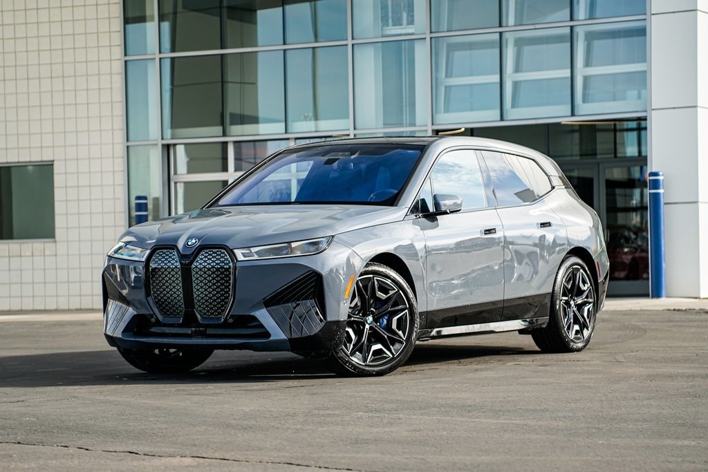 2025 BMW iX M60's photo