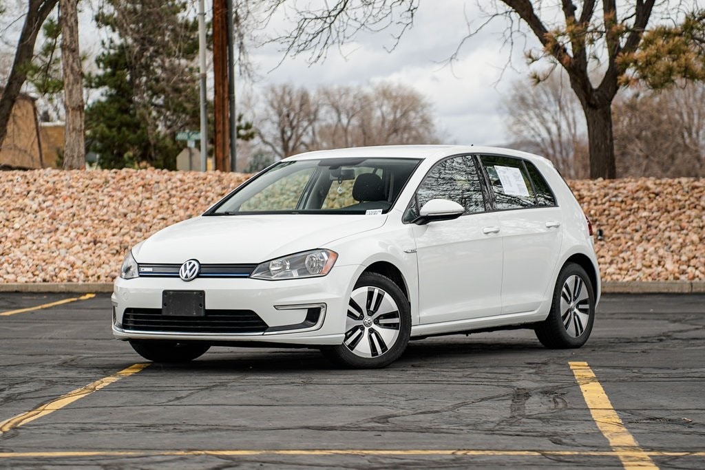 2016 Volkswagen e-Golf e-Golf SE's photo