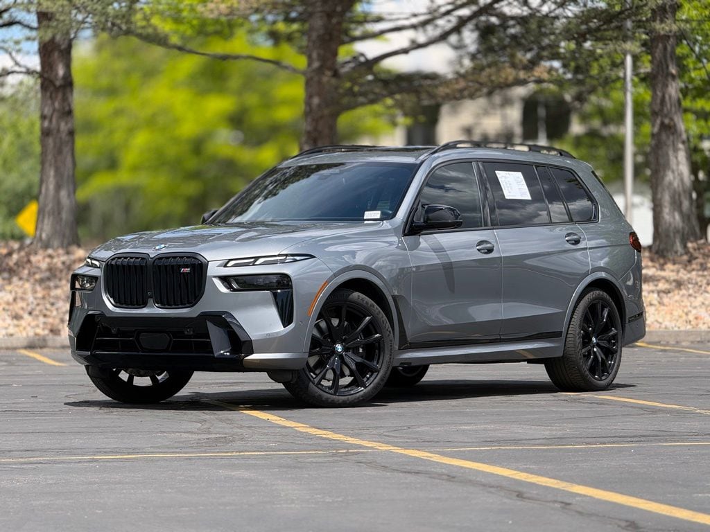 2025 BMW X7 M60i's photo
