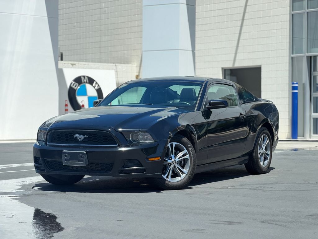 2014 Ford Mustang V6 Premium's photo