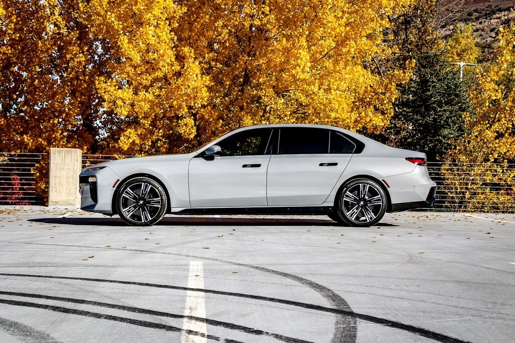 New 2025 BMW 760i xDrive Sedan