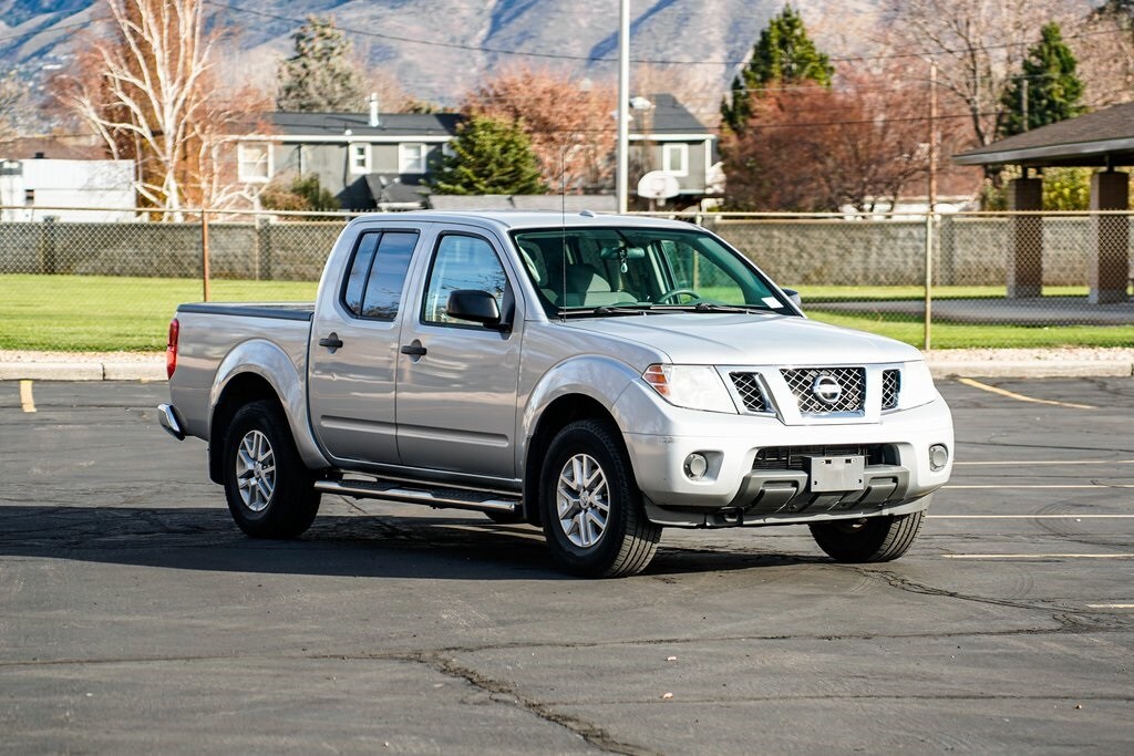 2017 Nissan Frontier SV photo 2
