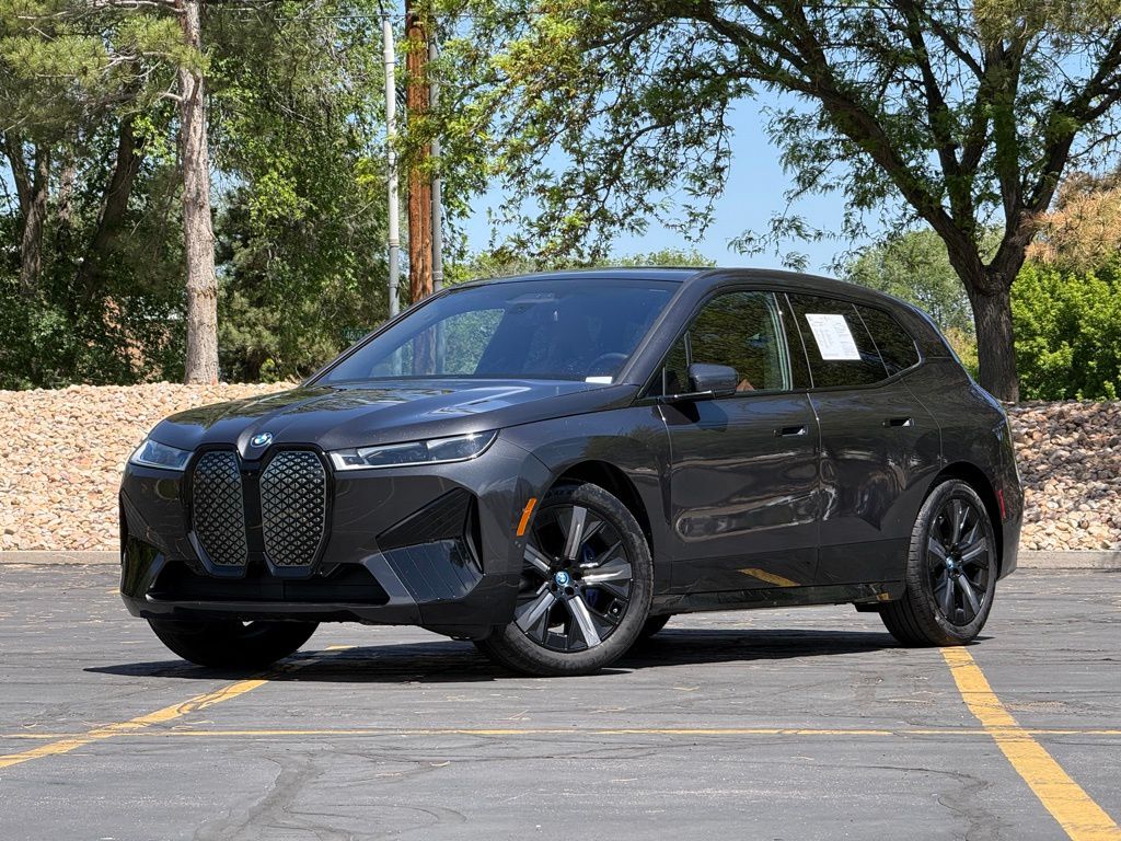 2025 BMW iX xDrive50's photo