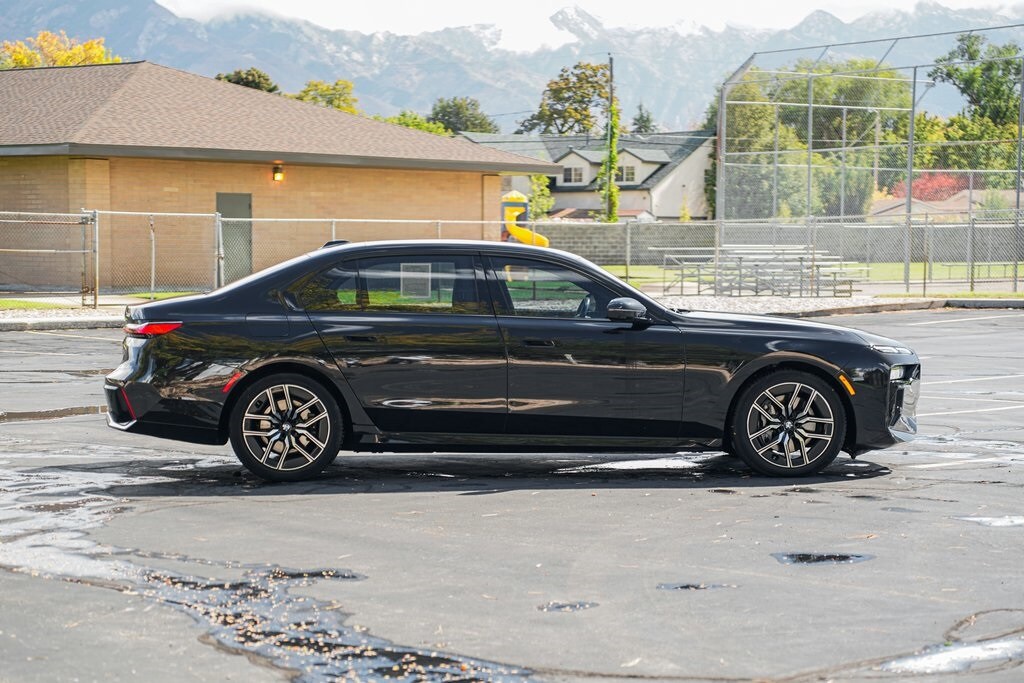 2023 Bmw 740i photo 2