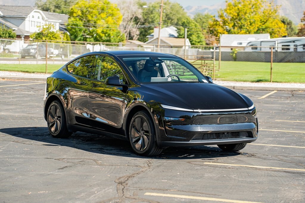 2026 Tesla Model Y Long Range photo 3