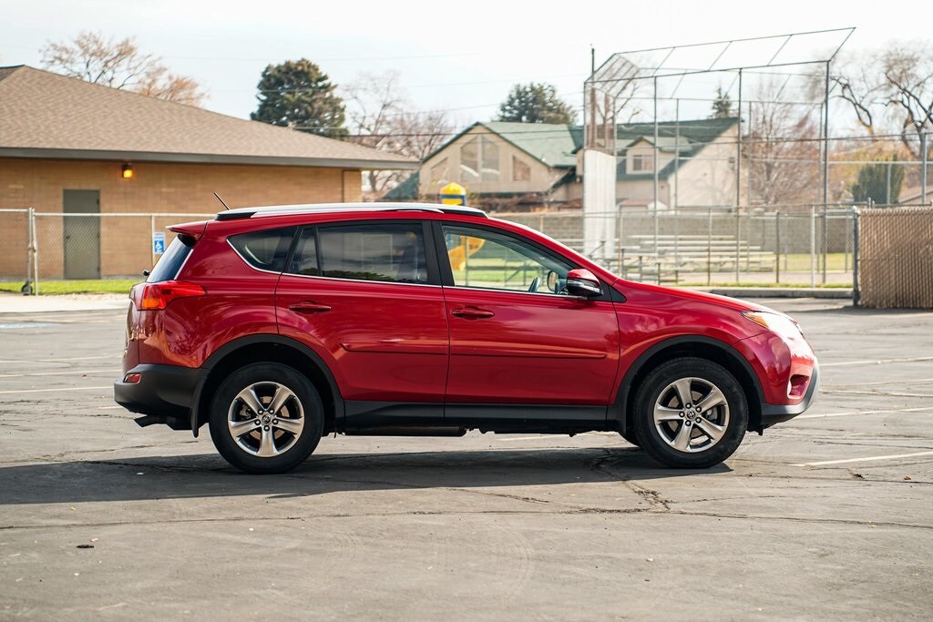 2015 Toyota RAV4 XLE photo 4