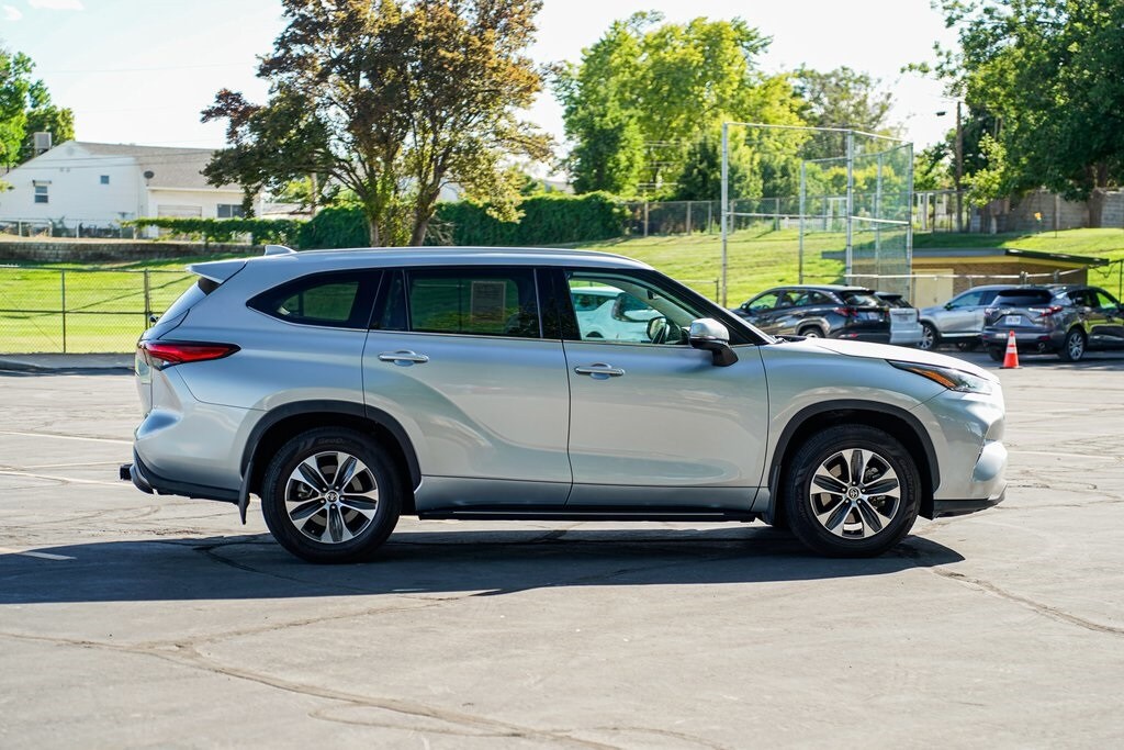 2022 Toyota Highlander XLE photo 4