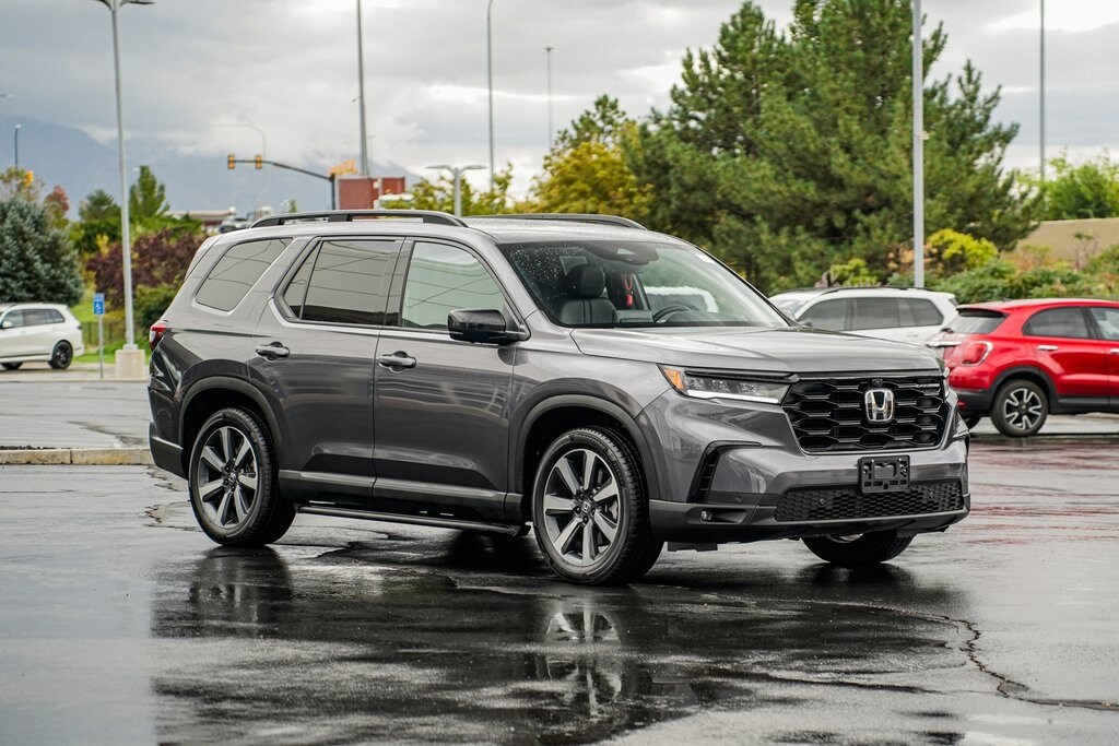 2025 Honda Pilot Black Edition photo 2