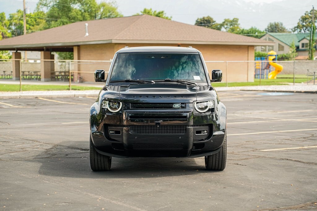 2025 Land Rover Defender 130 X-Dynamic SE photo 2
