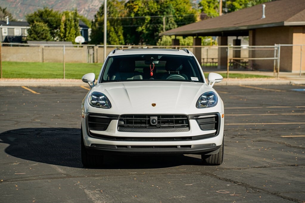 2023 Porsche Macan T photo 2