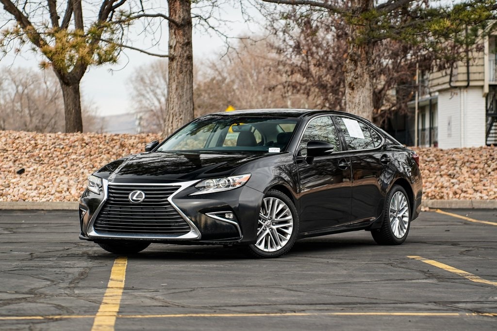 2016 Lexus ES 350's photo