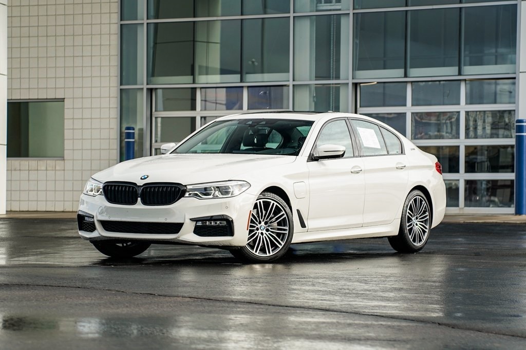 2018 BMW 5 Series 530e's photo