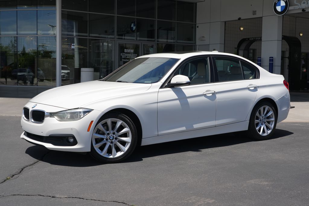 2017 BMW 3 Series 320i xDrive Sedan's photo