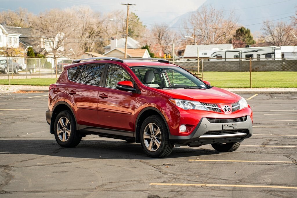 2015 Toyota RAV4 XLE photo 3