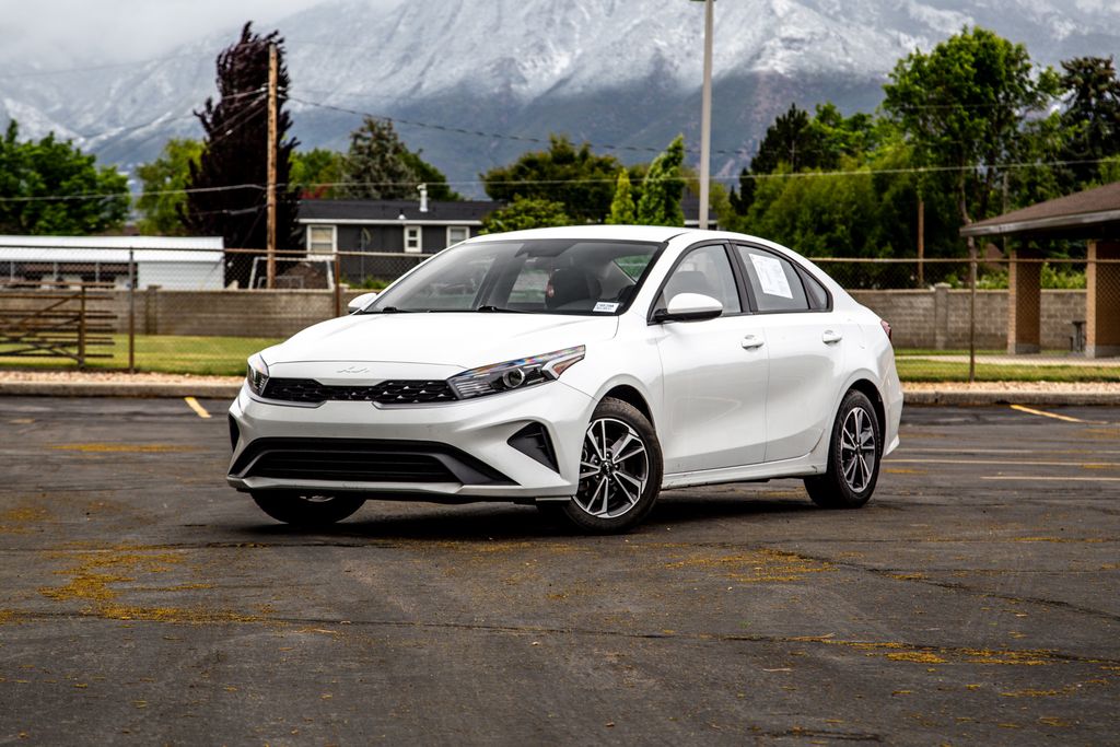 2023 Kia Forte LXS AT's photo