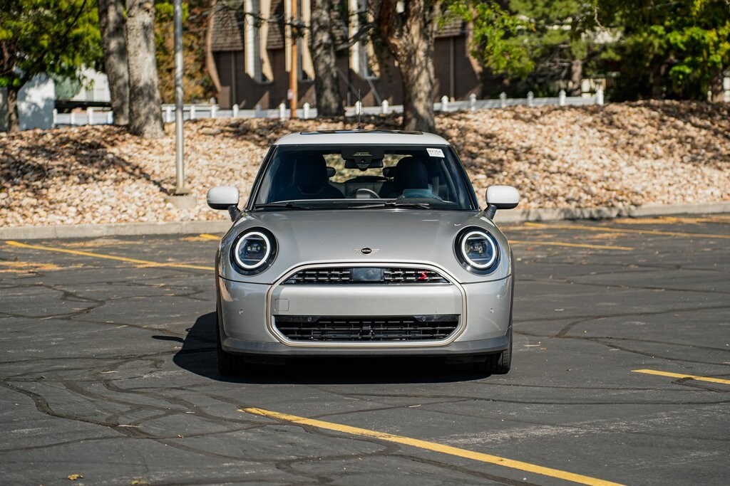 2025 Mini Cooper 2 Door Hardtop Signature photo 2
