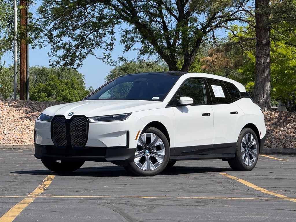 2025 BMW iX xDrive50's photo