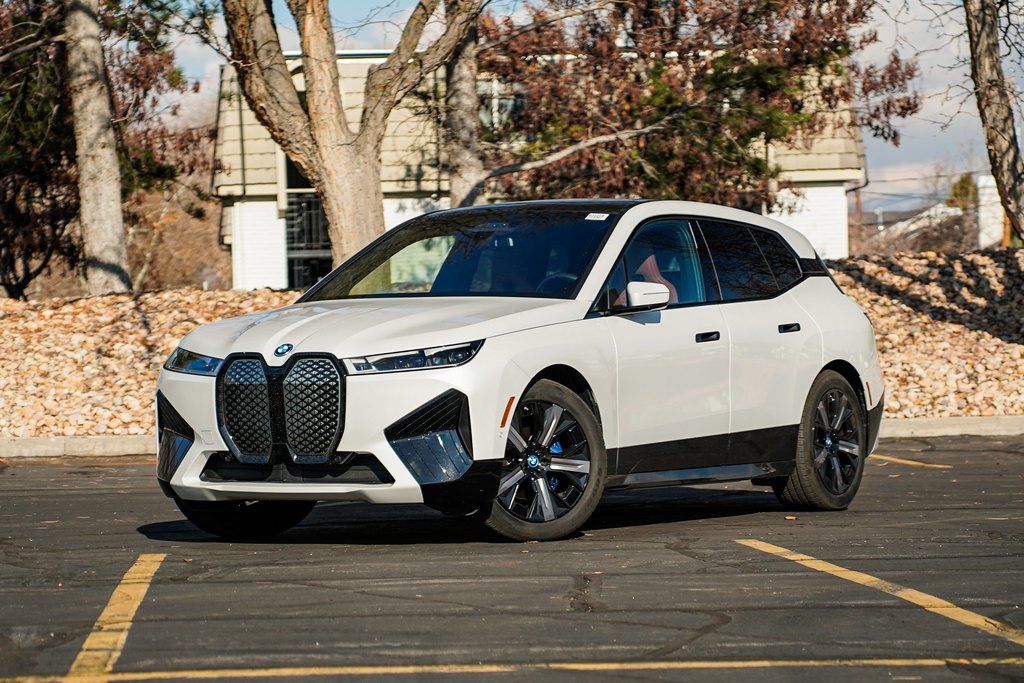 2025 BMW iX xDrive50's photo