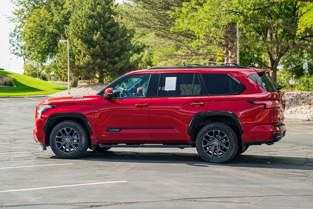 2023 Toyota Sequoia Platinum photo 2