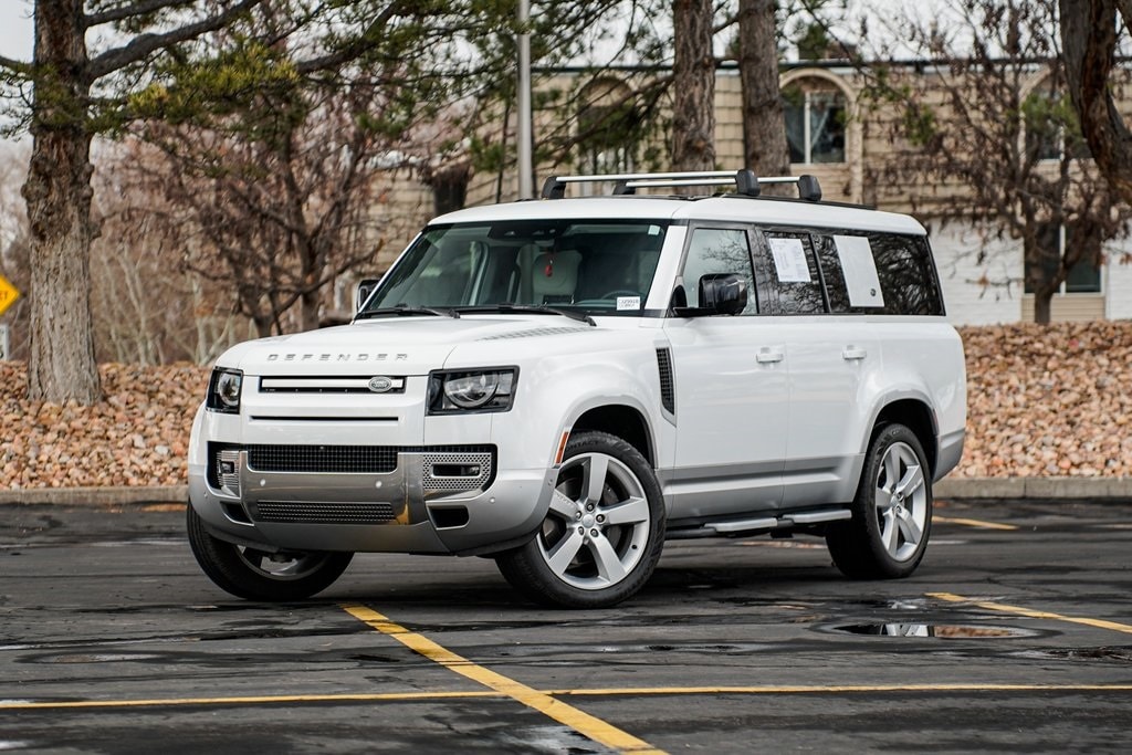 2023 Land Rover Defender First Edition's photo