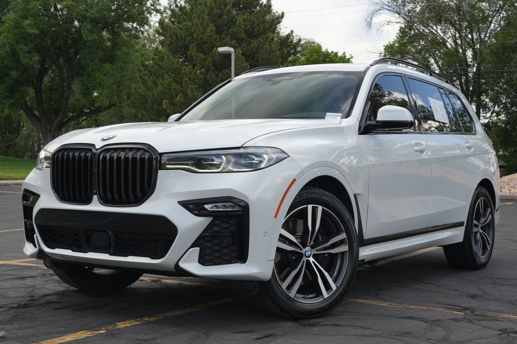 2022 BMW X7 xDrive40i's photo