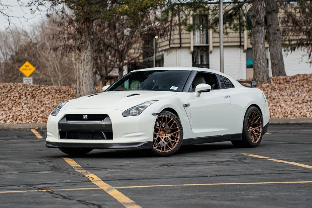 2009 Nissan GT-R Premium's photo