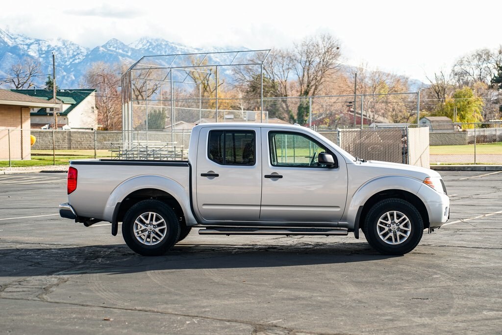 2017 Nissan Frontier SV photo 3