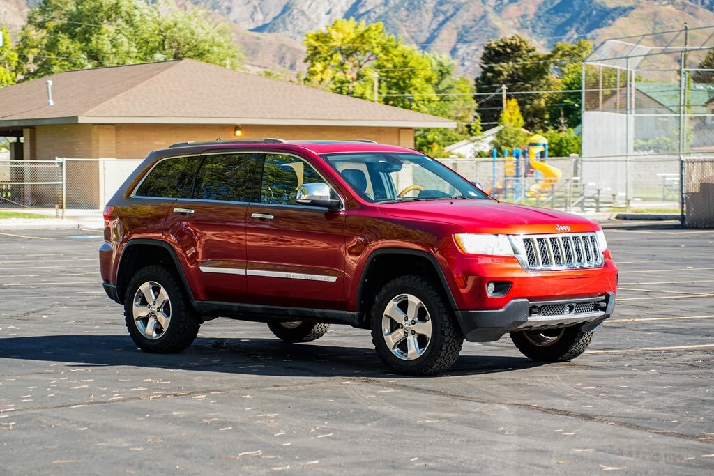 2011 Jeep Grand Cherokee Overland photo 2