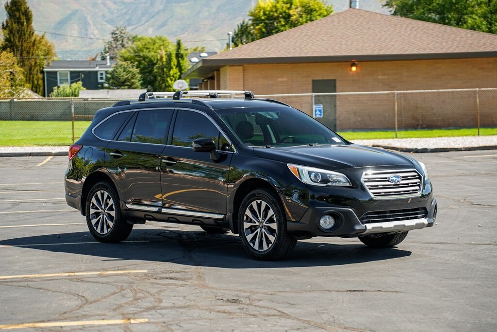2017 Subaru Outback 3.6R Touring photo 3