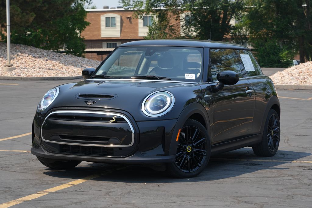 2024 MINI Hardtop Cooper SE's photo