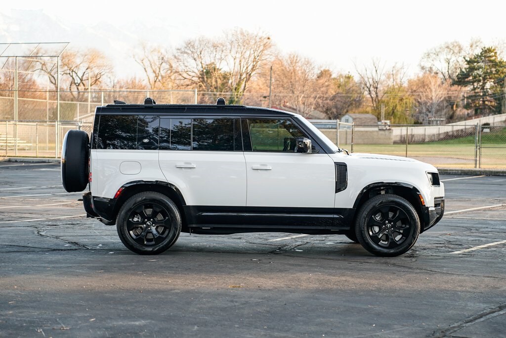 2024 Land Rover Defender 110 X-Dynamic SE photo 2