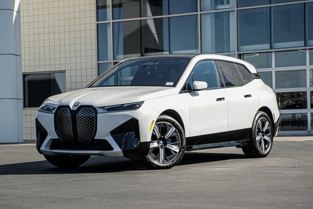 2025 BMW iX xDrive50's photo