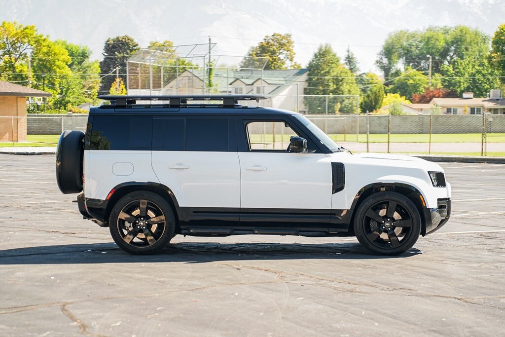 2025 Land Rover Defender 110 X-Dynamic SE photo 4