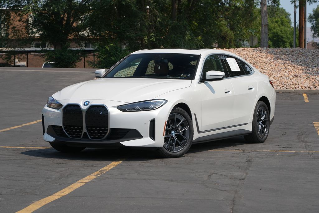 2023 BMW i4 eDrive40's photo