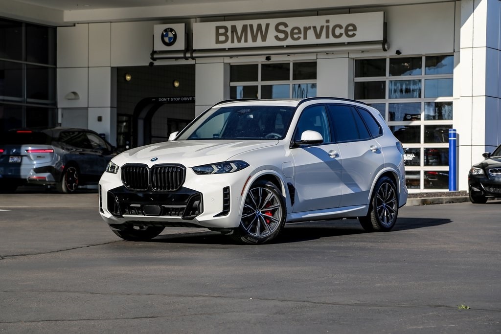 2026 BMW X5 50e's photo